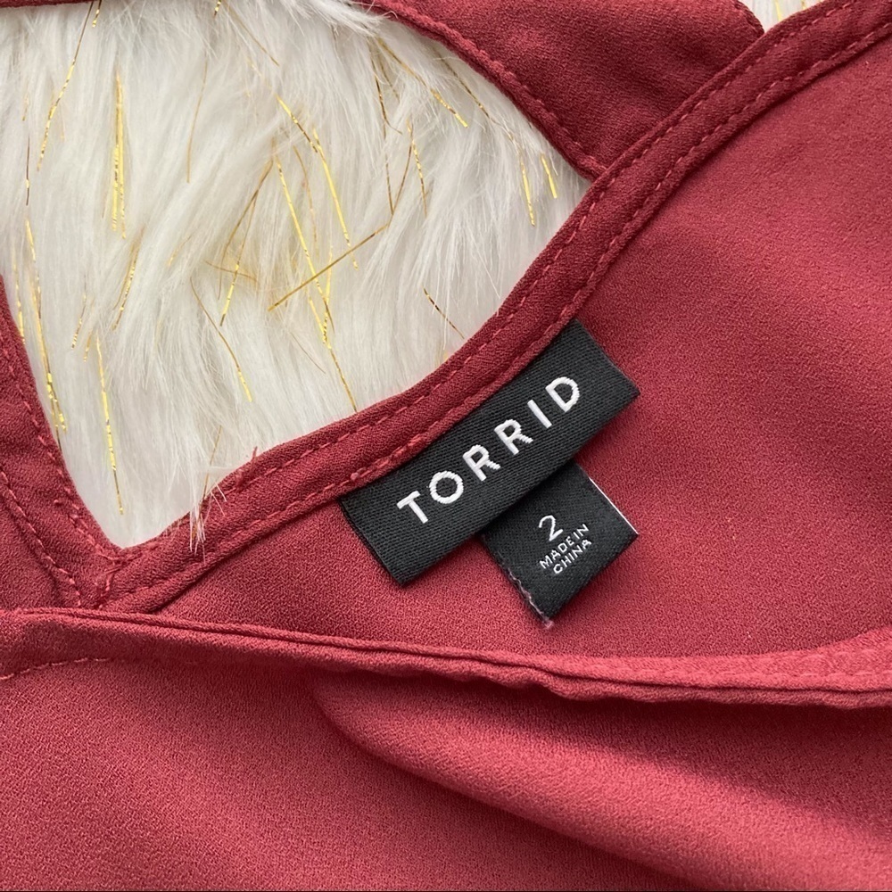 Torrid Sleeveless Blouse | Size 2 - Picture 4 of 5